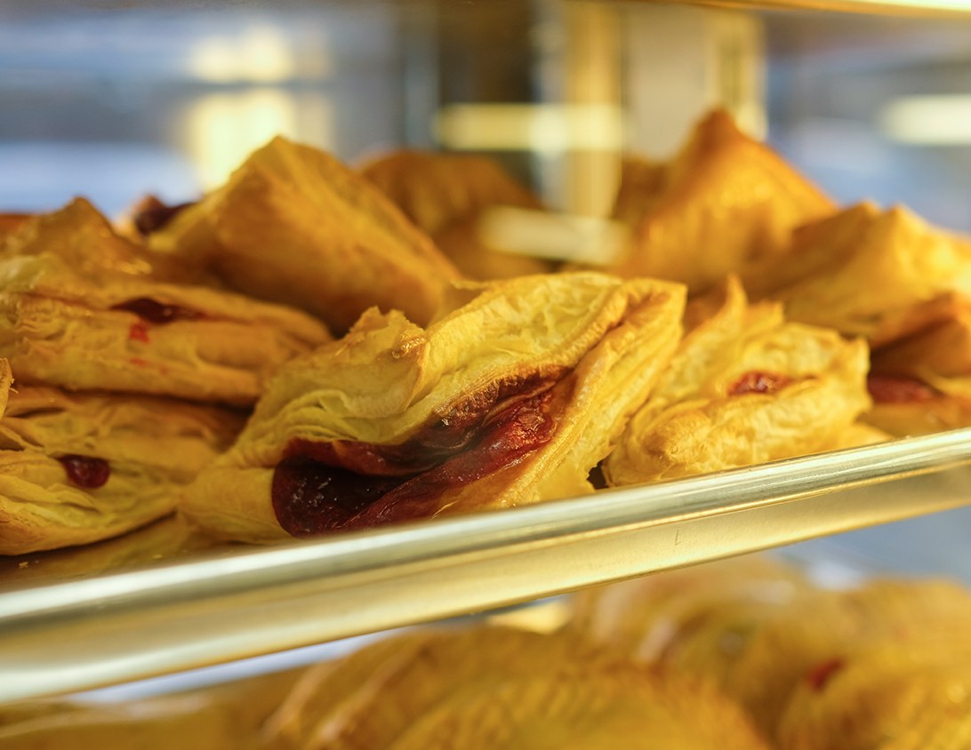 Vitrina de marquesitas en Bella Havana Pastelería Cubana